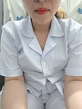 Snapshot of Ariana-Vy chatting on 06-19-26, 01:11 Ariana-Vy online show from 06-19-26, 01:11