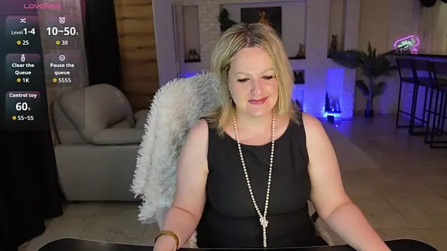 Snapshot of MariemLui chatting on 07-10-26, 02:28 MariemLui online show from 07-10-26, 02:28