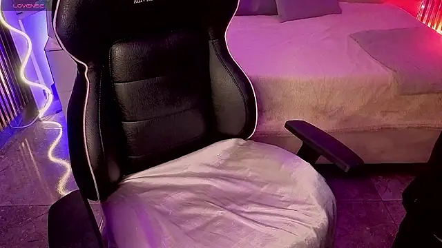 LIHIAN TAY online show from 03-26-26, 12:58