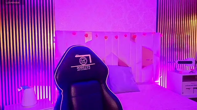 LIHIAN TAY online show from 04-09-26, 12:22