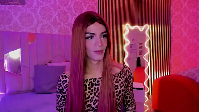 LIHIAN TAY online show from 10-31-25, 03:47