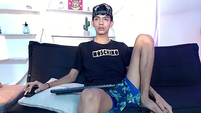 PRETTY SEX1 online show from 10-25-25, 01:23