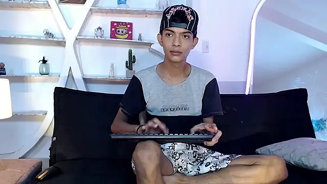 PRETTY SEX1 online show from 10-27-25, 01:12