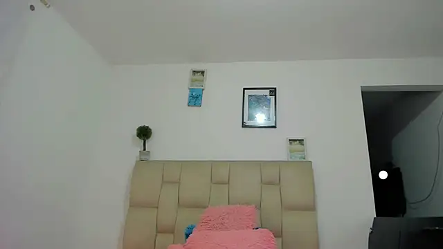 Snapshot of Antonela_Mendoza chatting on 10-19-25, 04:04 Antonela Mendoza online show from 10-19-25, 04:04