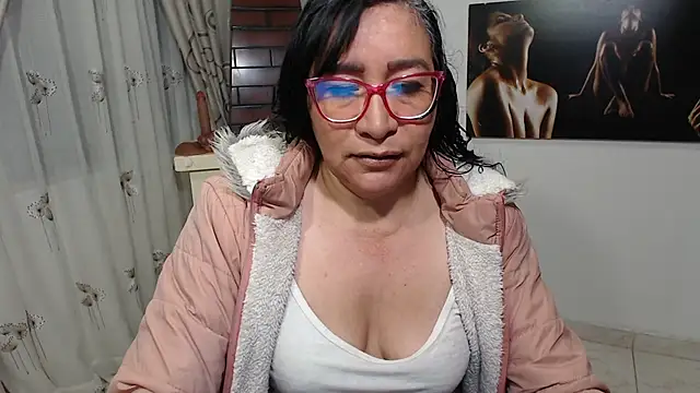 Snapshot of Grace_mature_milf chatting on 10-04-25, 10:28 Grace mature milf online show from 10-04-25, 10:28