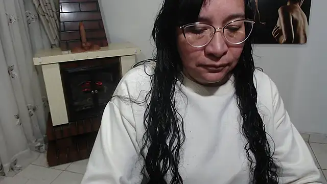 Snapshot of Grace_mature_milf chatting on 10-17-25, 10:18 Grace mature milf online show from 10-17-25, 10:18