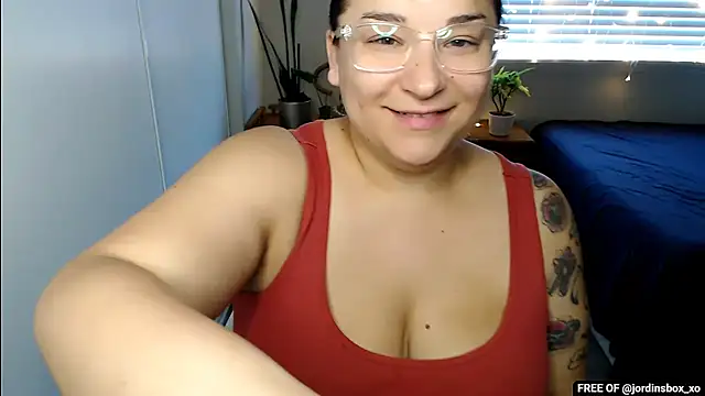 Snapshot of MoonBalloons chatting on 06-28-26, 02:18 MoonBalloons online show from 06-28-26, 02:18
