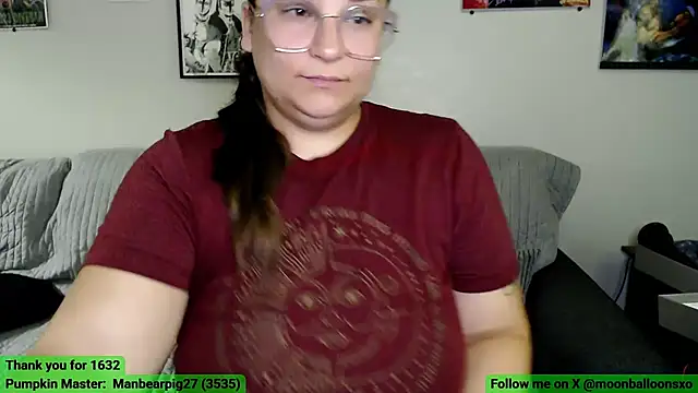 Snapshot of MoonBalloons chatting on 10-12-25, 02:24 MoonBalloons online show from 10-12-25, 02:24
