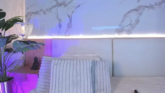 ValSmith  online show from 12-03-25, 03:40