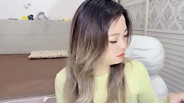 Holiland online show from 10-05-25, 02:35