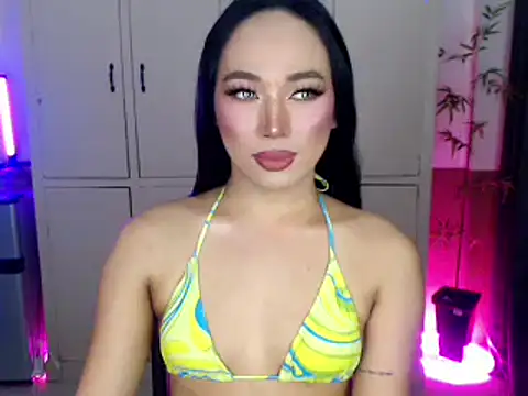 Snapshot of Spicy_kinky chatting on 05-27-26, 06:15 Spicy kinky online show from 05-27-26, 06:15