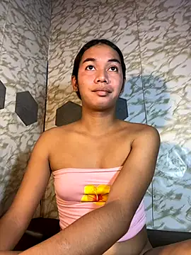 Snapshot of youryummybaby chatting on 11-10-25, 08:19 youryummybaby online show from 11-10-25, 08:19