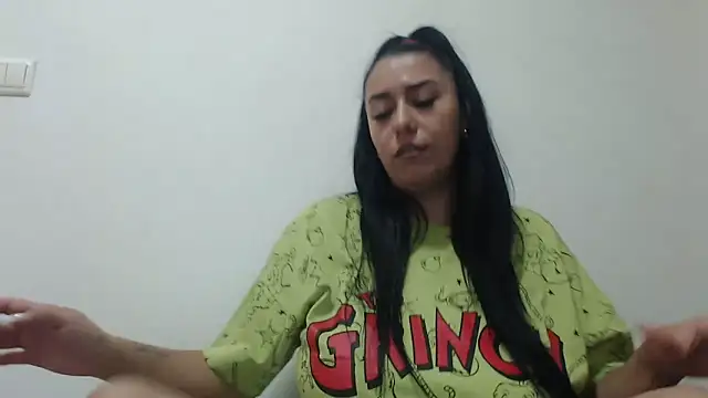 Snapshot of Maryem637048 chatting on 10-19-25, 02:09 Maryem637048 online show from 10-19-25, 02:09
