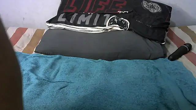 shy-lillyX22 online show from 01-10-26, 09:59