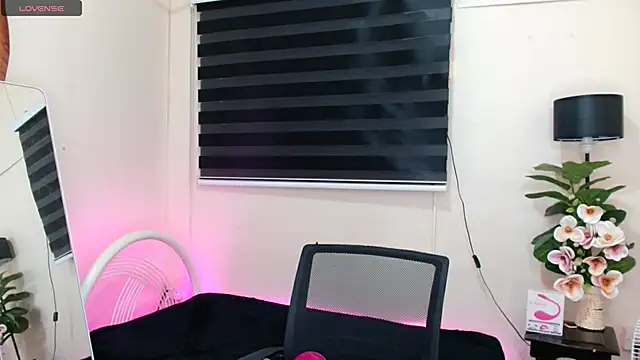 Snapshot of angelaxmonroe chatting on 09-24-25, 02:51 angelaxmonroe online show from 09-24-25, 02:51