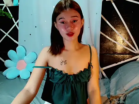 Snapshot of urgirl_mikah chatting on 09-28-25, 10:39 urgirl mikah online show from 09-28-25, 10:39