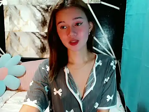 Snapshot of urgirl_mikah chatting on 12-19-25, 03:21 urgirl mikah online show from 12-19-25, 03:21