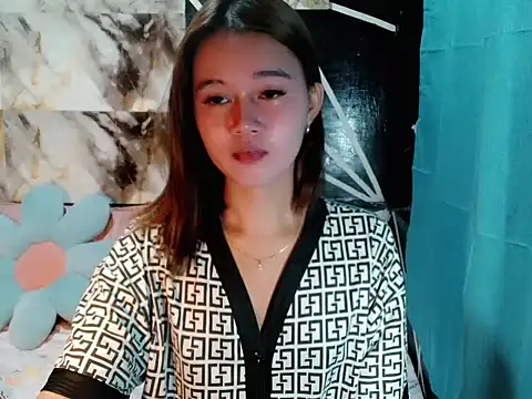 Snapshot of urgirl_mikah chatting on 11-19-25, 05:29 urgirl mikah online show from 11-19-25, 05:29