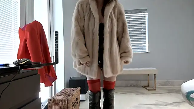 Snapshot of foxyroxymilf chatting on 11-17-25, 11:47 foxyroxymilf online show from 11-17-25, 11:47