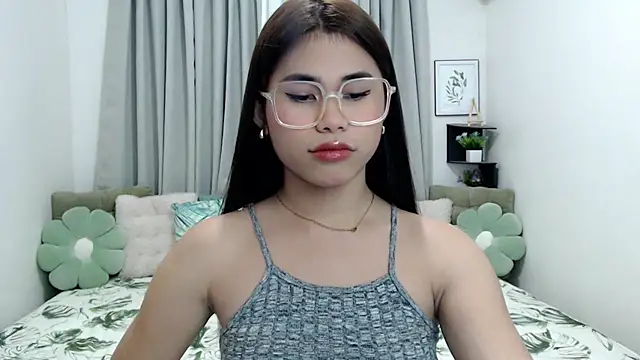 PrettyBlythes TS online show from 12-15-25, 05:35