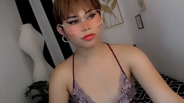 Snapshot of PrettyBlythes_TS chatting on 06-16-26, 12:32 PrettyBlythes TS online show from 06-16-26, 12:32