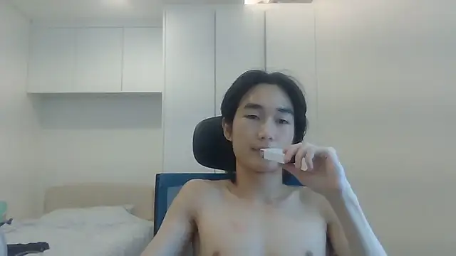 Snapshot of imurboy chatting on 07-18-26, 04:21 imurboy online show from 07-18-26, 04:21