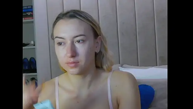 LexiRussell online show from 10-07-25, 04:35