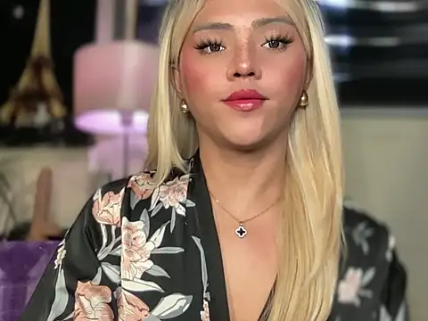 Snapshot of calimonroe chatting on 09-26-25, 11:00 calimonroe online show from 09-26-25, 11:00