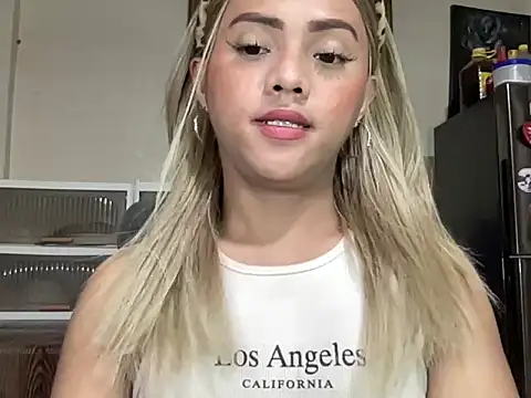 Snapshot of calimonroe chatting on 02-23-26, 10:32 calimonroe online show from 02-23-26, 10:32