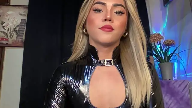 Snapshot of calimonroe chatting on 10-22-25, 07:02 calimonroe online show from 10-22-25, 07:02