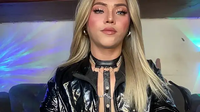 Snapshot of calimonroe chatting on 10-24-25, 07:02 calimonroe online show from 10-24-25, 07:02