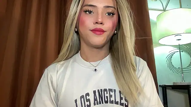 Snapshot of calimonroe chatting on 10-06-25, 03:29 calimonroe online show from 10-06-25, 03:29