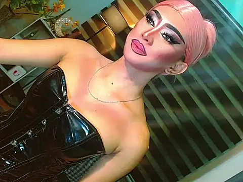 Snapshot of Queen_yasii_88 chatting on 07-15-26, 01:40 Queen yasii 88 online show from 07-15-26, 01:40