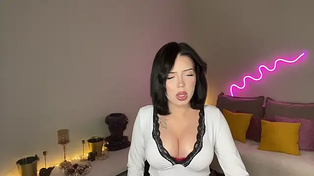 Snapshot of mistress_of_hearts chatting on 05-15-26, 07:34 mistress of hearts online show from 05-15-26, 07:34