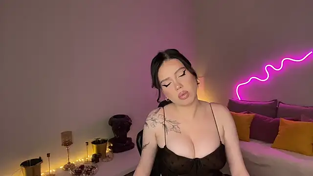 Snapshot of mistress_of_hearts chatting on 05-25-26, 07:12 mistress of hearts online show from 05-25-26, 07:12