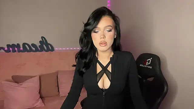 Snapshot of mistress_of_hearts chatting on 10-24-25, 07:13 mistress of hearts online show from 10-24-25, 07:13