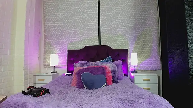 Zamara Kleii online show from 11-15-25, 05:22