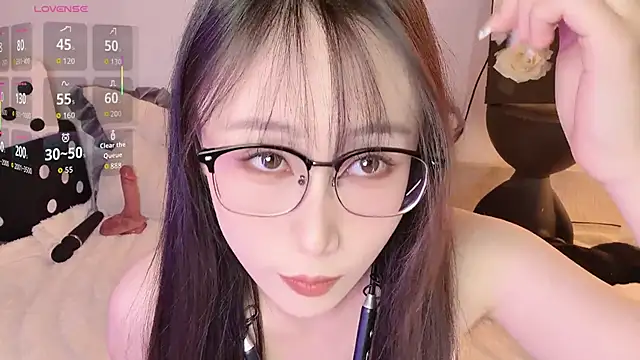 Snapshot of BoxedGyre- chatting on 11-22-25, 01:37 BoxedGyre- online show from 11-22-25, 01:37