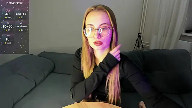 Snapshot of MewStella chatting on 10-14-25, 07:14 MewStella online show from 10-14-25, 07:14