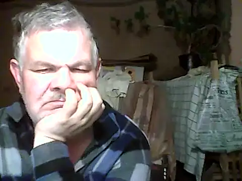 Snapshot of A1B3- chatting on 10-25-25, 03:45 A1B3- online show from 10-25-25, 03:45