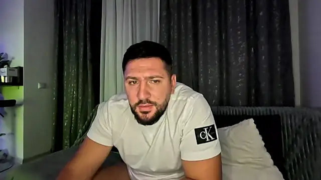 Gold Alpha Boy online show from 09-28-25, 05:53