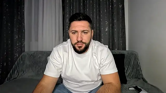 Gold Alpha Boy online show from 11-08-25, 04:32