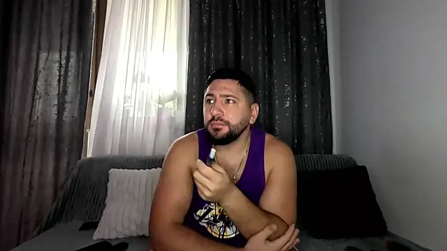 Gold Alpha Boy online show from 10-09-25, 07:42