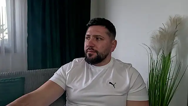 Gold Alpha Boy online show from 04-15-26, 01:15