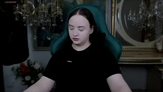 Snapshot of LaraBenson_ chatting on 11-27-25, 10:37 LaraBenson online show from 11-27-25, 10:37