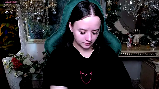 Snapshot of LaraBenson_ chatting on 01-15-26, 07:12 LaraBenson online show from 01-15-26, 07:12