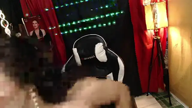 Snapshot of cuvyliciuos4u chatting on 11-11-25, 08:58 cuvyliciuos4u online show from 11-11-25, 08:58