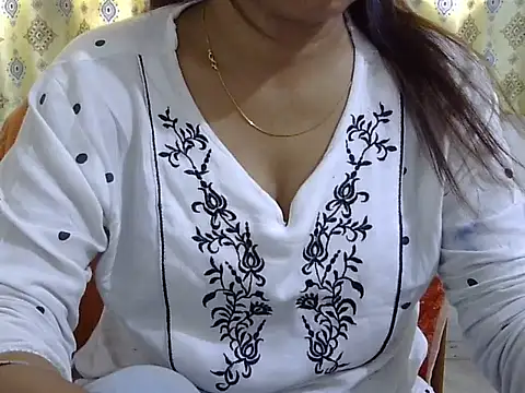 CHAMELI4747 online show from 03-10-26, 09:02