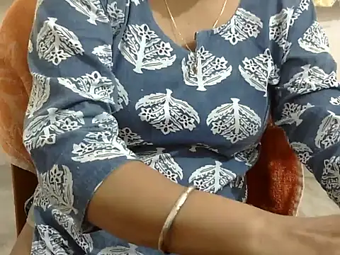 Snapshot of CHAMELI4747 chatting on 06-09-26, 08:26 CHAMELI4747 online show from 06-09-26, 08:26