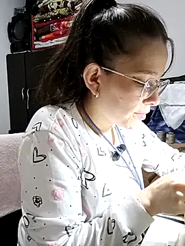 Isabella5 Brown  online show from 10-30-25, 07:00